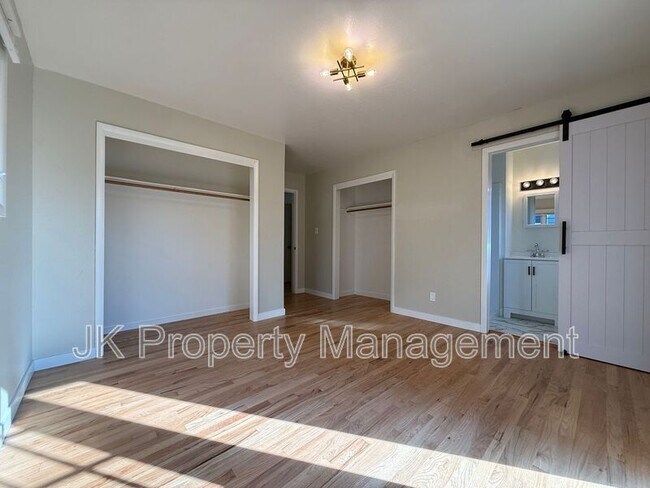 Building Photo - 719 47th St S
