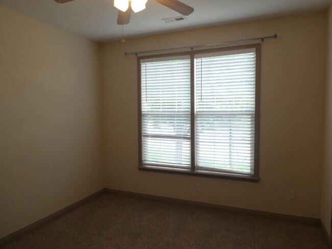 Building Photo - 3 Bedroom House in Mill Creek Manor