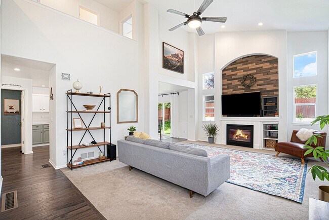 Building Photo - Beautiful 3-Bedroom Home for Rent