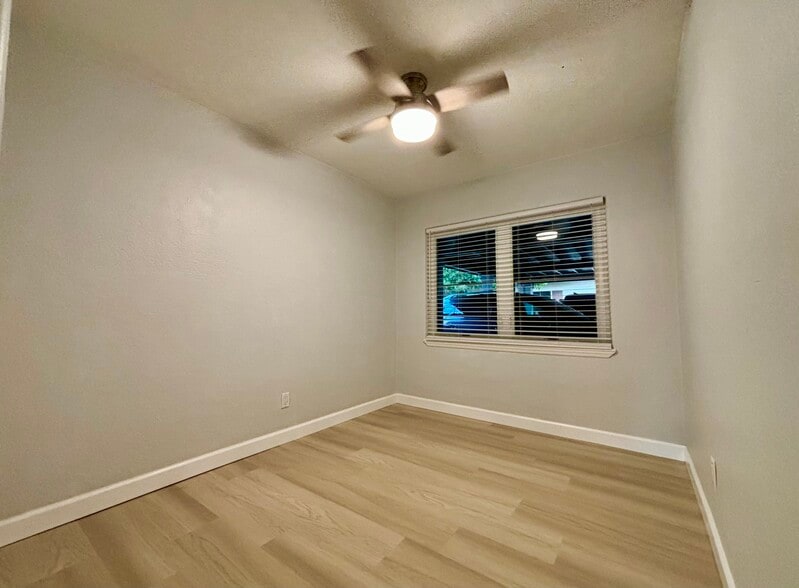 Building Photo - 718 E South St