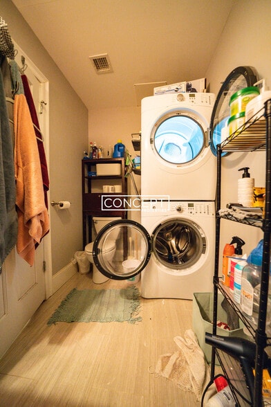 Building Photo - 10 Bickford Ave