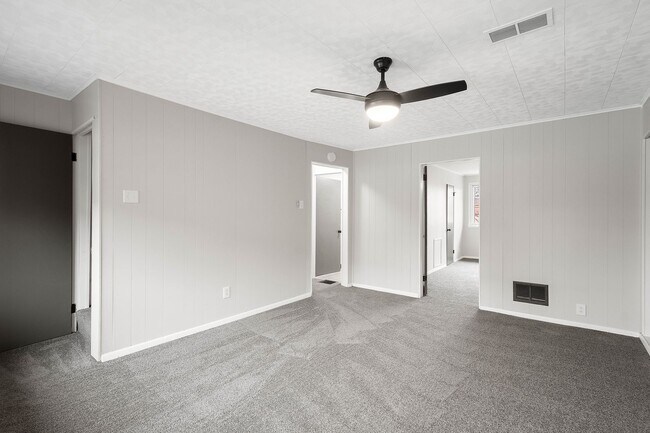 Building Photo - Beautiful 2 bedroom home in South Side Fla...