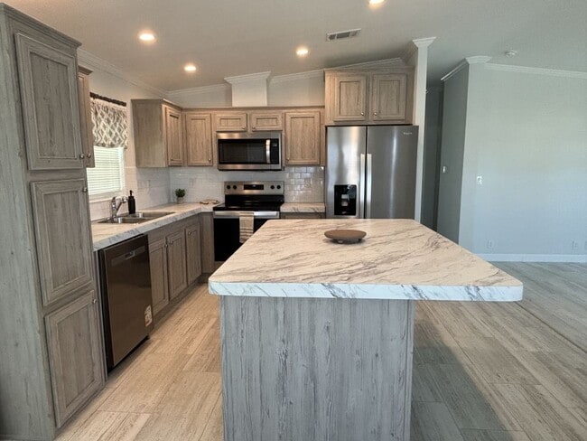 Building Photo - 2 Kimberly Ct