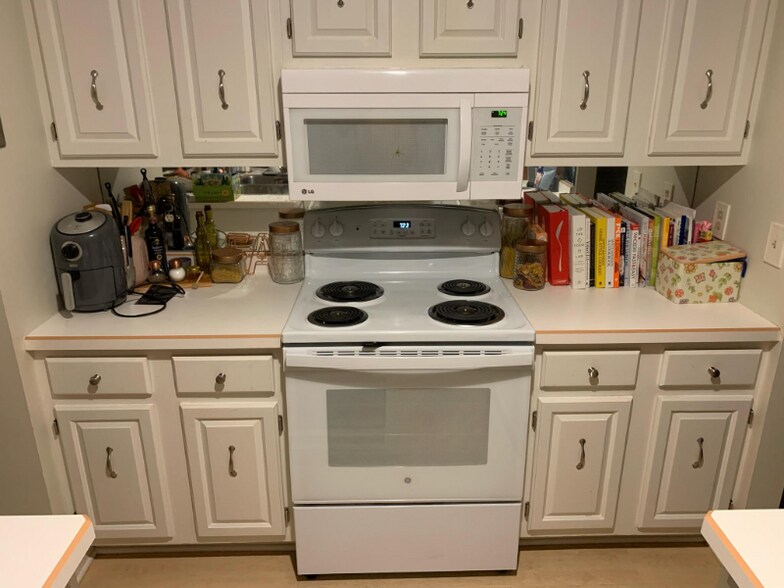 Building Photo - 4797 Spring Cir