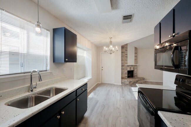 Building Photo - 629 Fern Meadow Dr