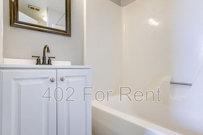 Building Photo - 210 S 24th St