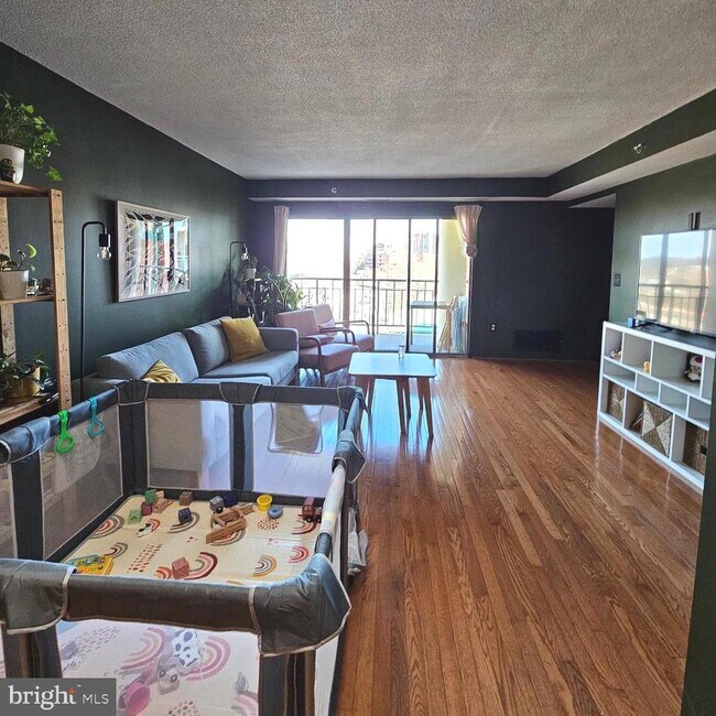 Building Photo - 505 E Braddock Rd