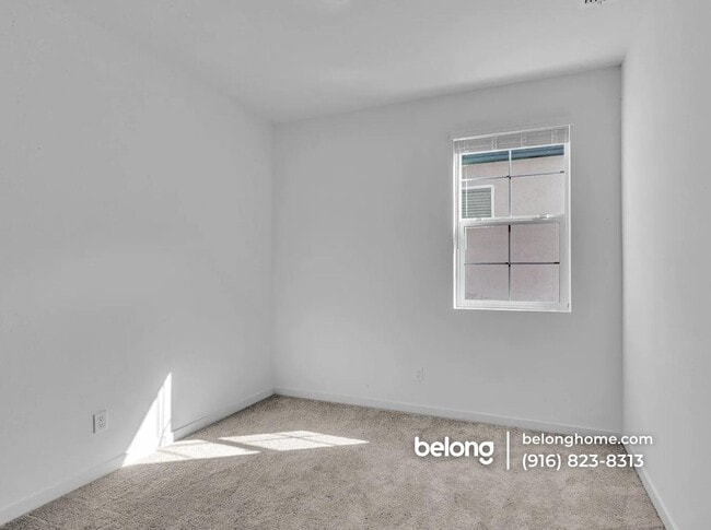 Building Photo - 305 Cinema St