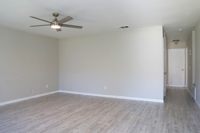 Building Photo - 52790 Avenida Navarro