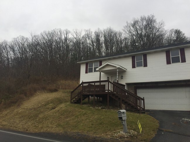 Building Photo - 2175 Maple Acres Rd