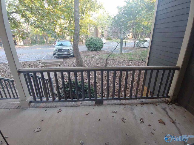 Building Photo - 2071 Woodlawn Dr SW