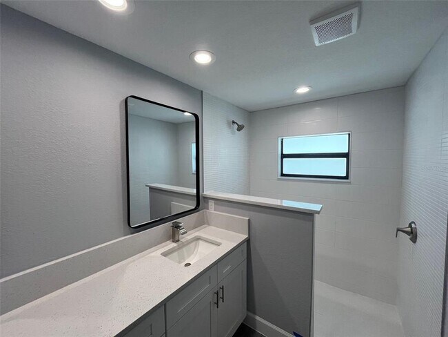 Building Photo - 8362 Santa Cruz Dr