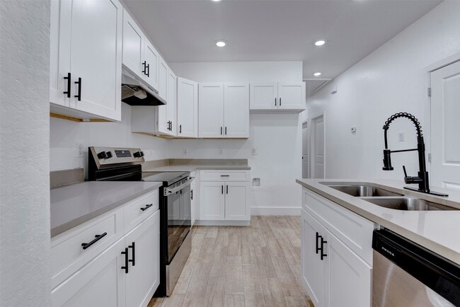 Building Photo - 5121 Southwind St