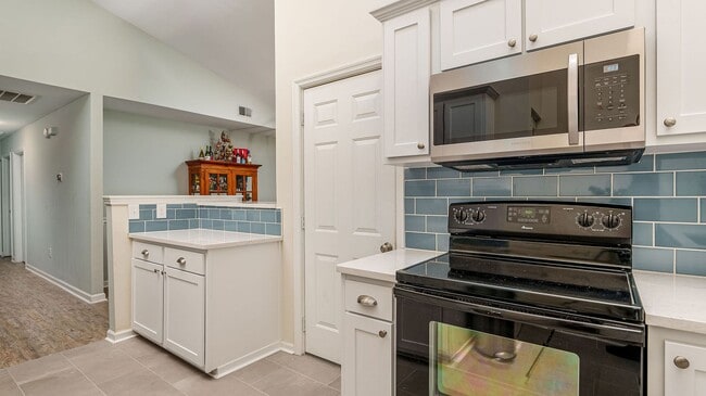 Building Photo - 3 bedroom 2 bathroom house in Chelsea Park - Mt.Pleasant