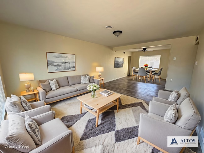 Building Photo - Spacious 4 bedroom 2 bath house with large backyard!