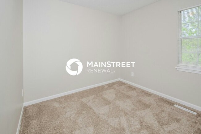 Building Photo - 3 Bedroom Pet-Friendly Home in Lees Summit, MO with Main Street Renewal