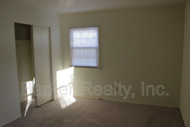 Building Photo - 405 Killington Dr