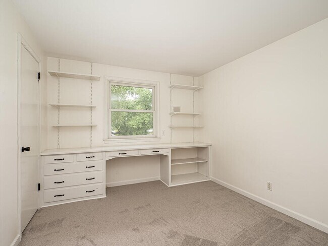 Building Photo - 6625 W Shore Dr