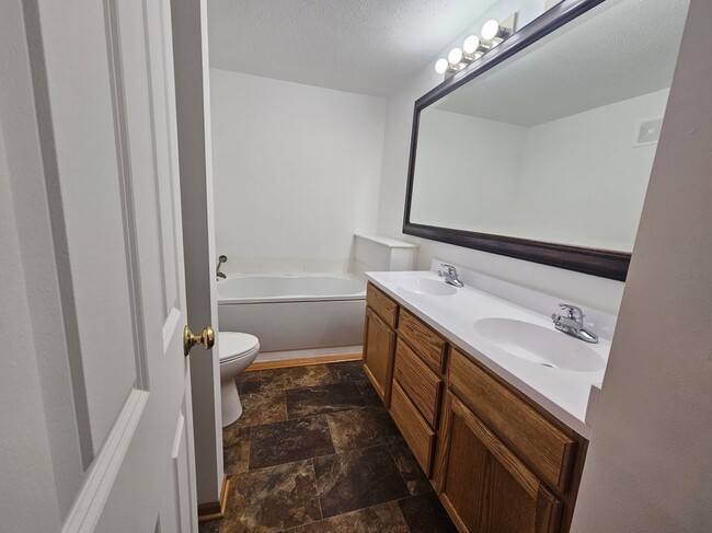 Building Photo - 2639 Yellowstone Dr