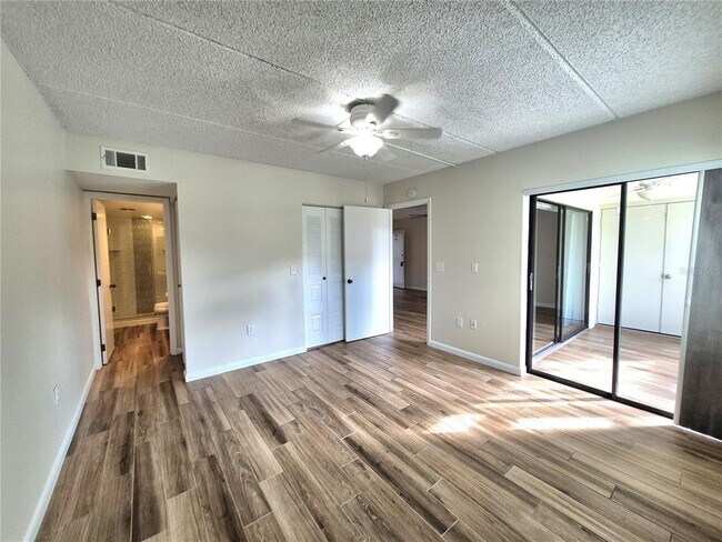 Building Photo - 509 Meadow Ln