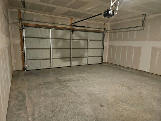 Building Photo - 2501 E War Eagle St