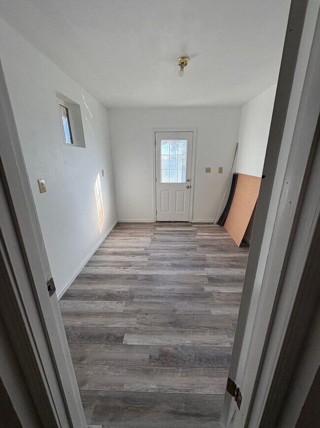 Building Photo - Country LIving