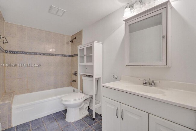 Building Photo - 3101 Oakland Shores Dr