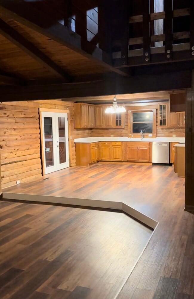 Building Photo - 7307 Rhodes Ln