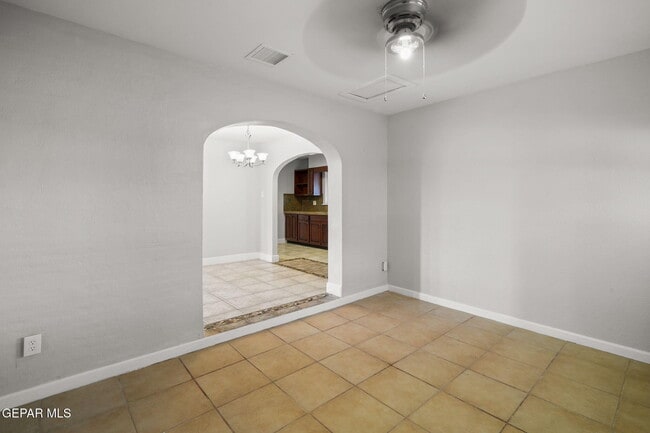 Building Photo - 317 Olivia Cir