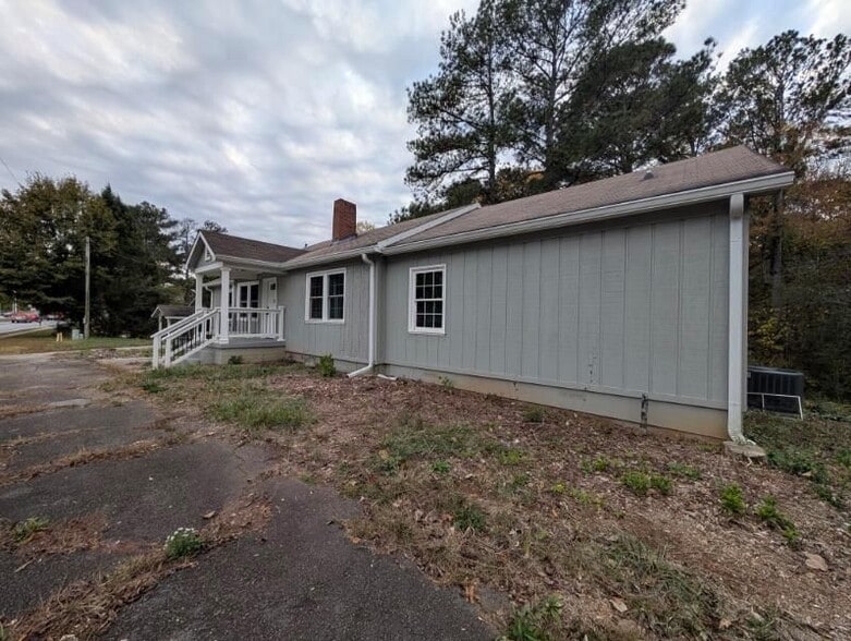 Building Photo - 2839 Five Forks Trickum Rd SW