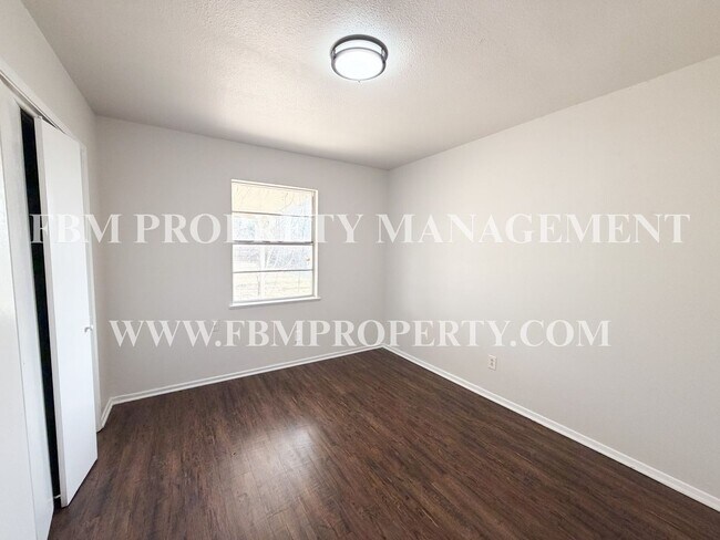 Building Photo - 549 N 62nd St