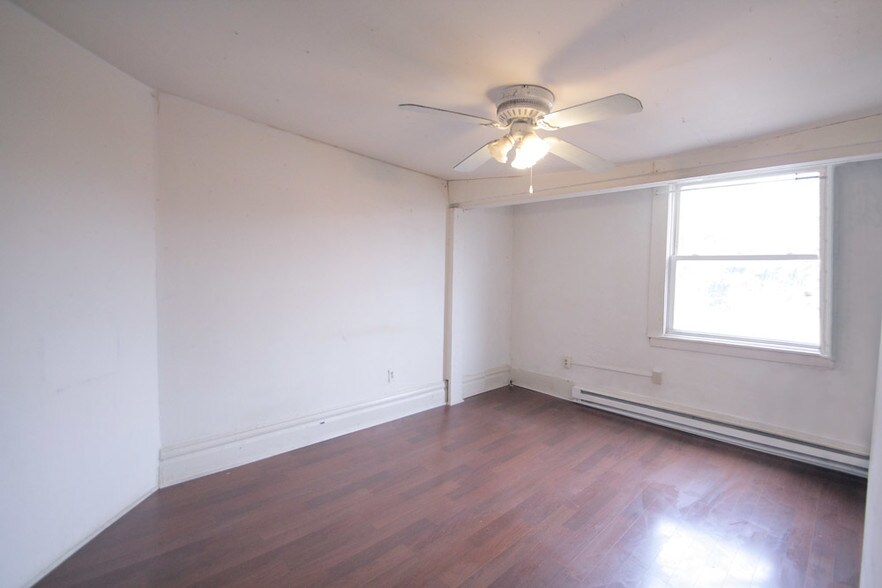 Building Photo - 525 Jeanette St