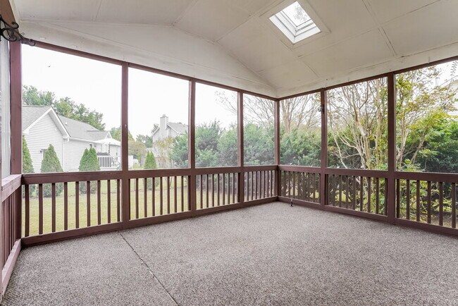 Building Photo - 512 Waterford Dr