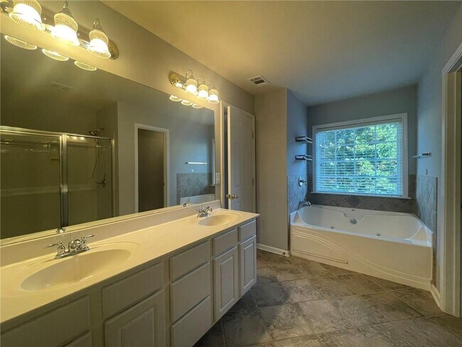 Building Photo - 6050 China Rose Ln