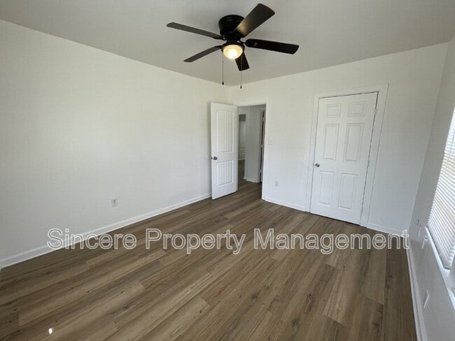 Building Photo - 2023 NW 40th St