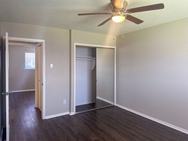 Building Photo - 4 Bedroom / 2.5 Bath Home