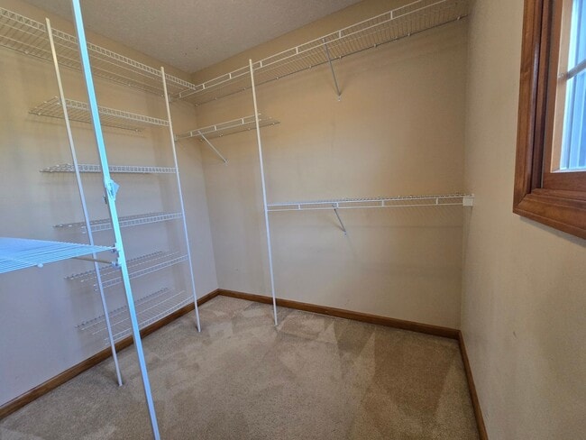 Building Photo - Beautiful 4 bedroom home in Normal!