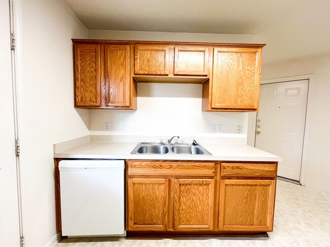 Building Photo - 312 Cedar Ridge Dr