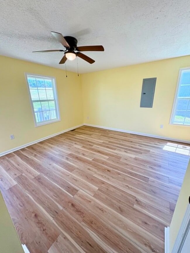 Building Photo - Spacious Home for Rent!