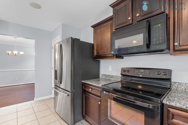 Building Photo - Remodeled and Ready!
