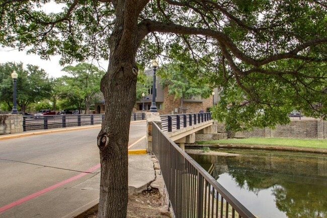 Building Photo - 5325 Sunfish Dr