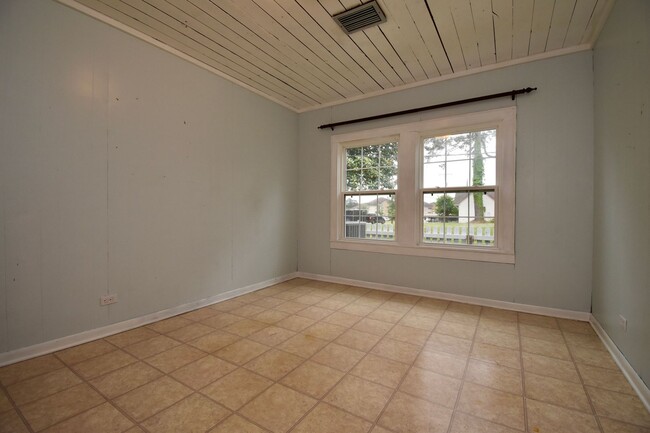 Building Photo - 3 Bed 2 Bath Home on Tech Drive