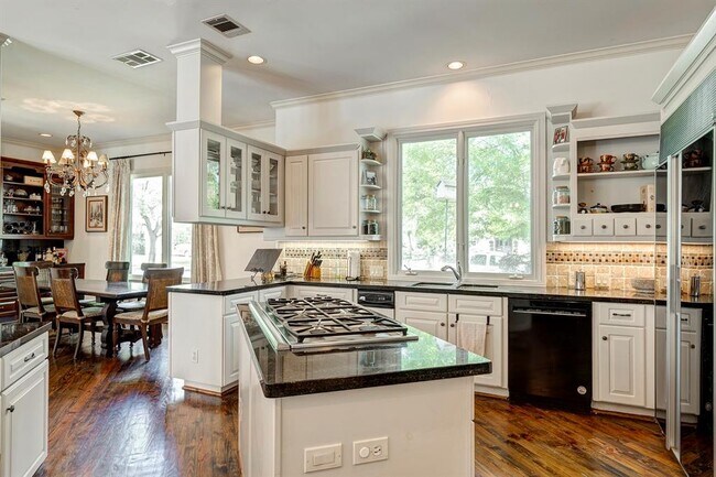 Building Photo - 3783 Carlon St
