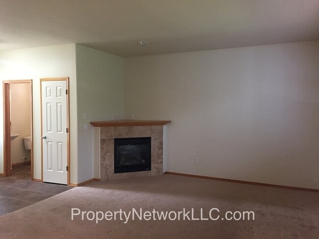 Building Photo - Great Gresham 3 Bedroom Home