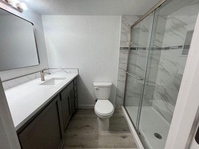 Building Photo - Completely updated 1 Bedroom ADU