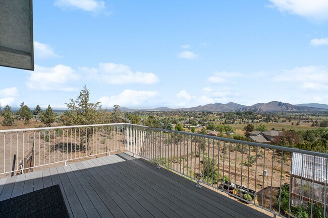 Building Photo - Charming 2 Bedroom ADU with Stunning Smith...