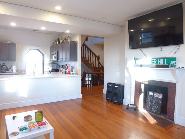 Primary Photo - 60 Beech Glen St