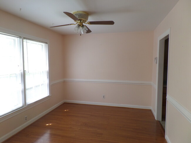 Building Photo - CORNER TOWNHOUSE/WOOD FLOORS/EXTRA WINDOWS...