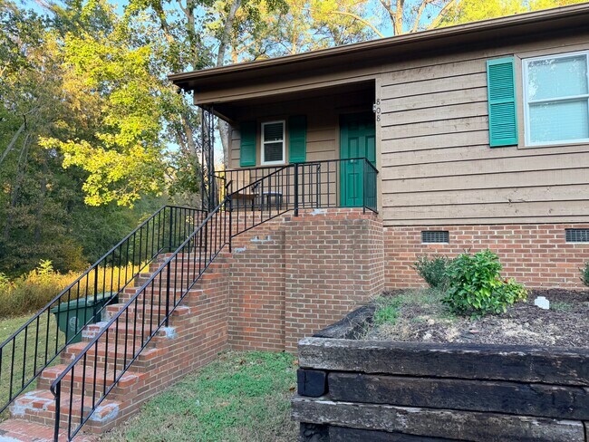 Building Photo - 808 Kendall Dr