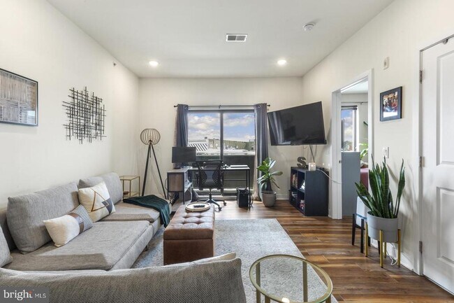 Building Photo - 2411 Kensington Ave